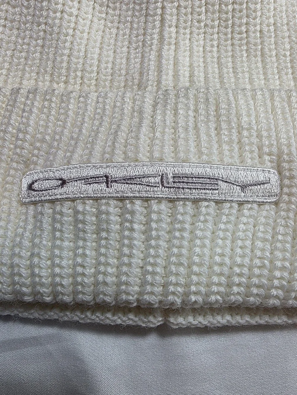 Oakley Soho Arctic Cream White Knit Beanie with Subtle Embroidered Logo NWT